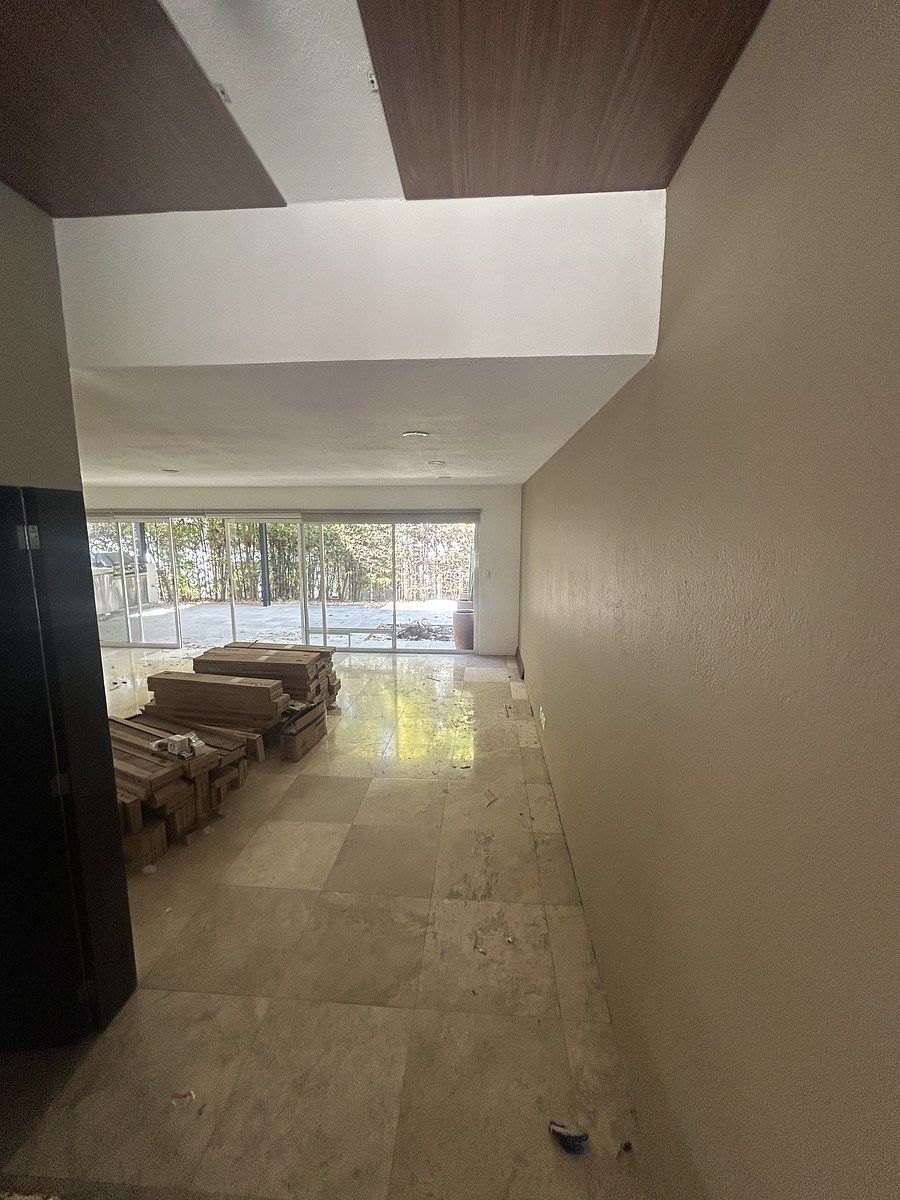 4 de 8: Acceso de entrada