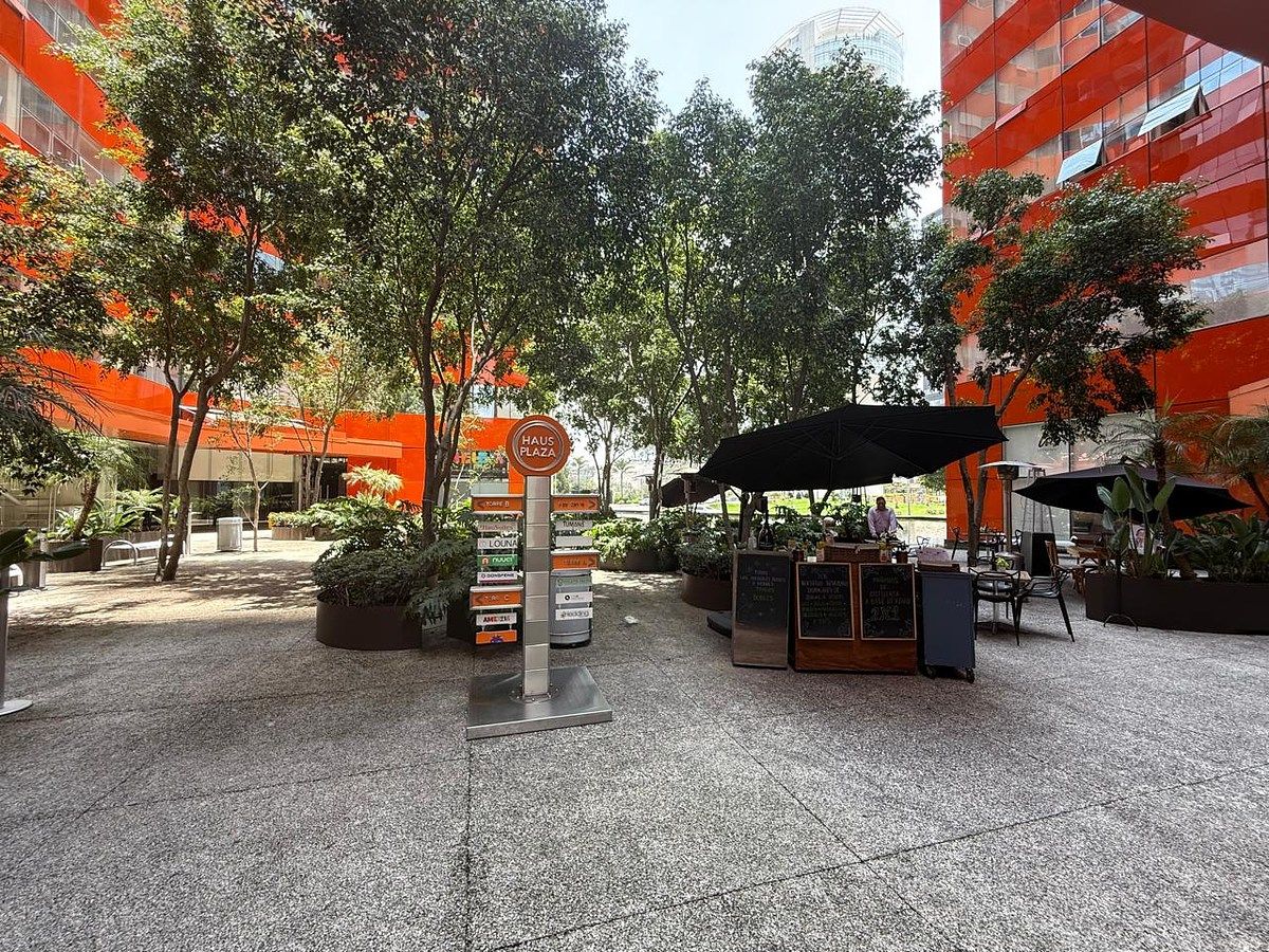 33 de 39: PLAZA COMERCIAL EN LOBBY DEL EDIFICIO