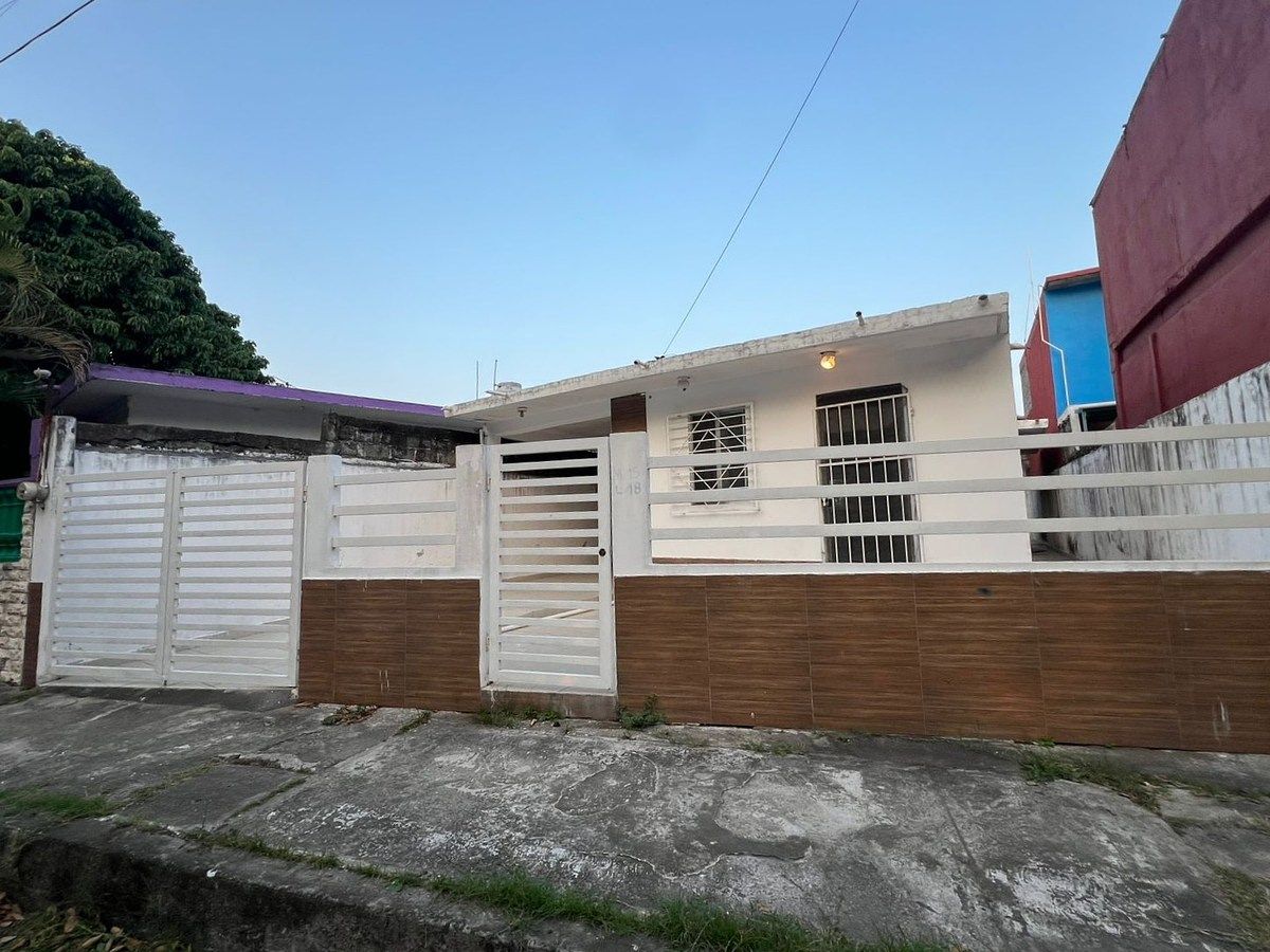 VENTA Casa UN NIVEL con 155 M2 de terreno Col. Cuauhtemoc Cerca Coyol Veracruz
