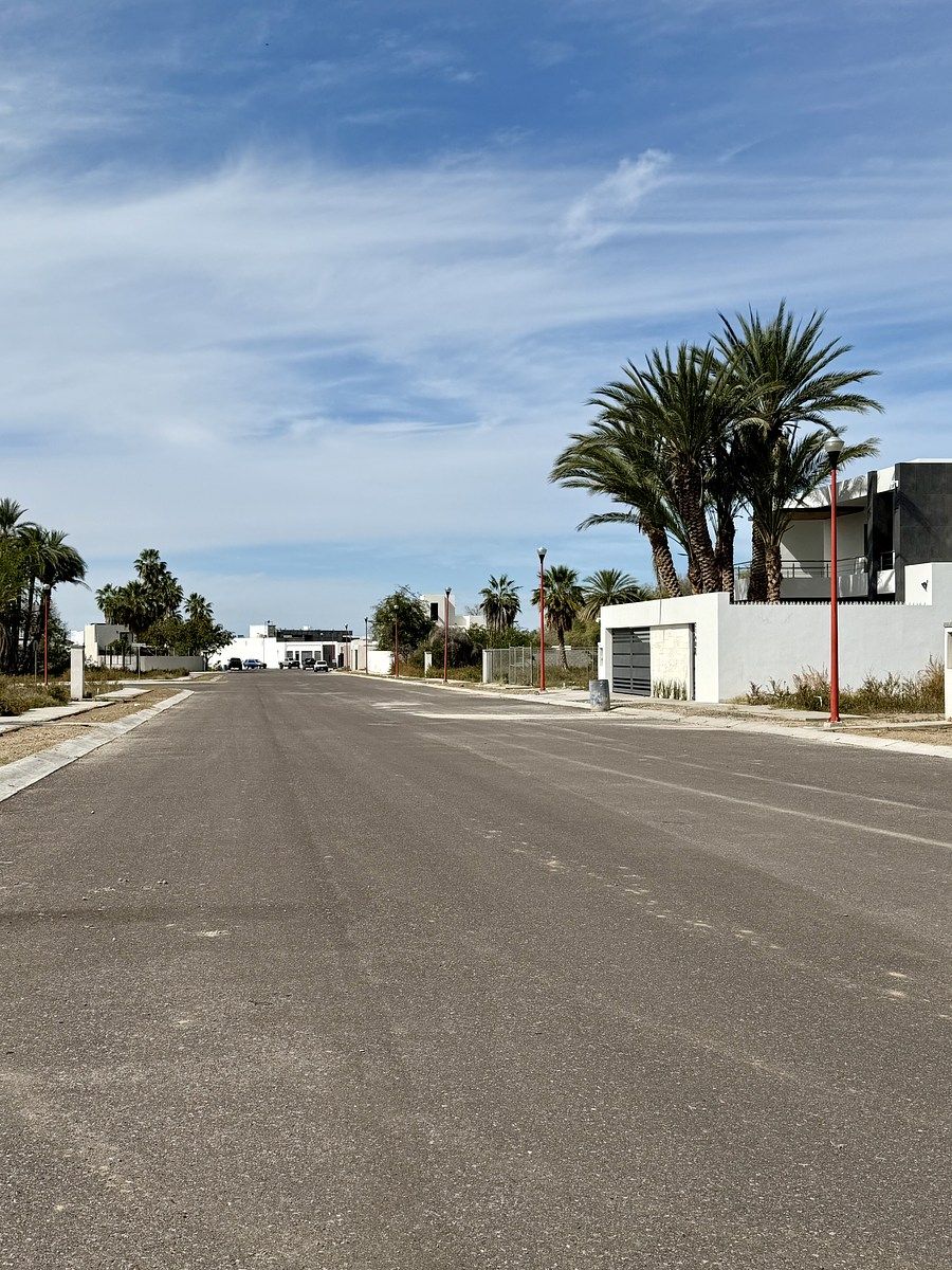 3 de 12: Calles pavimentadas con concreto asfáltico.
