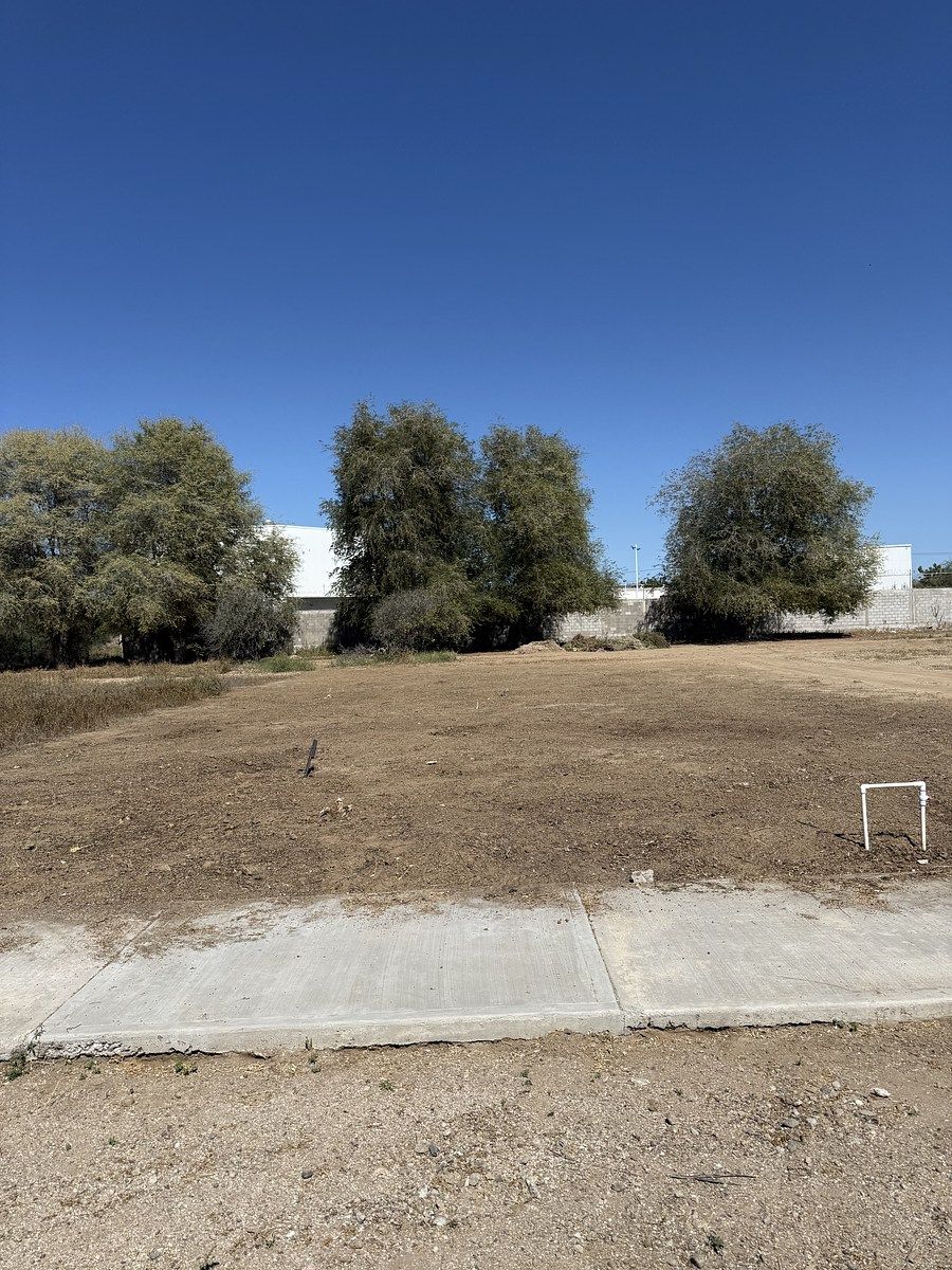 1 de 12: Frente de terreno
15 mts.