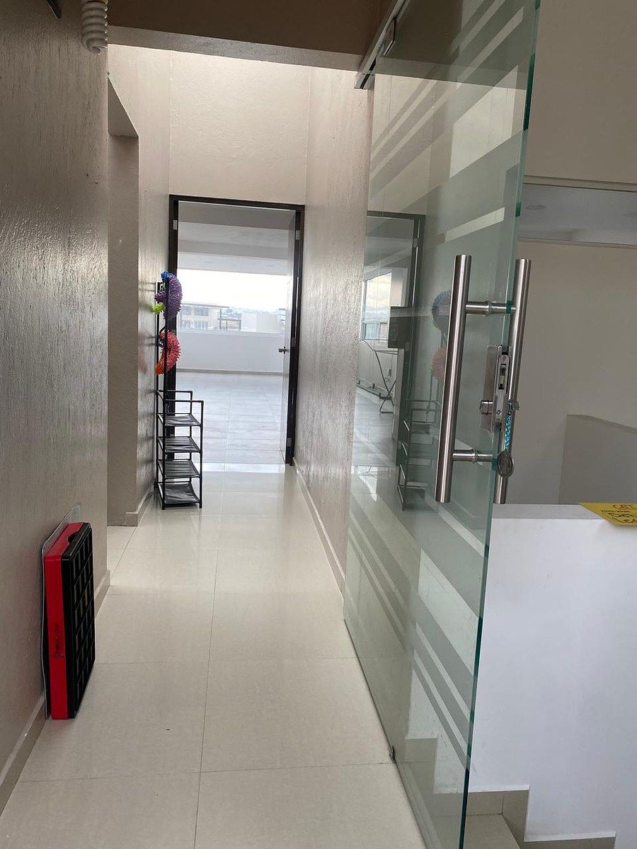 7 of 42: Acceso a Family Room