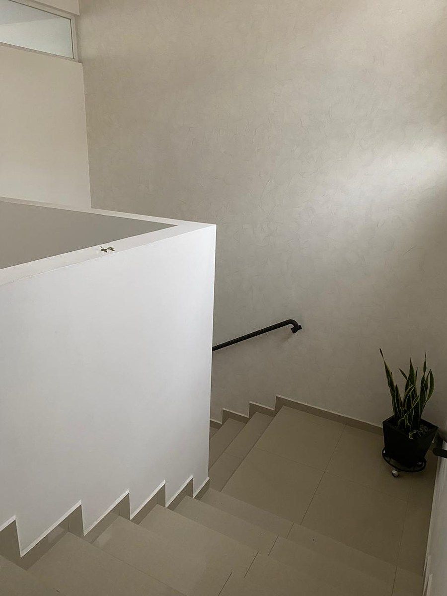 6 of 42: Escalera a 2do Nivel