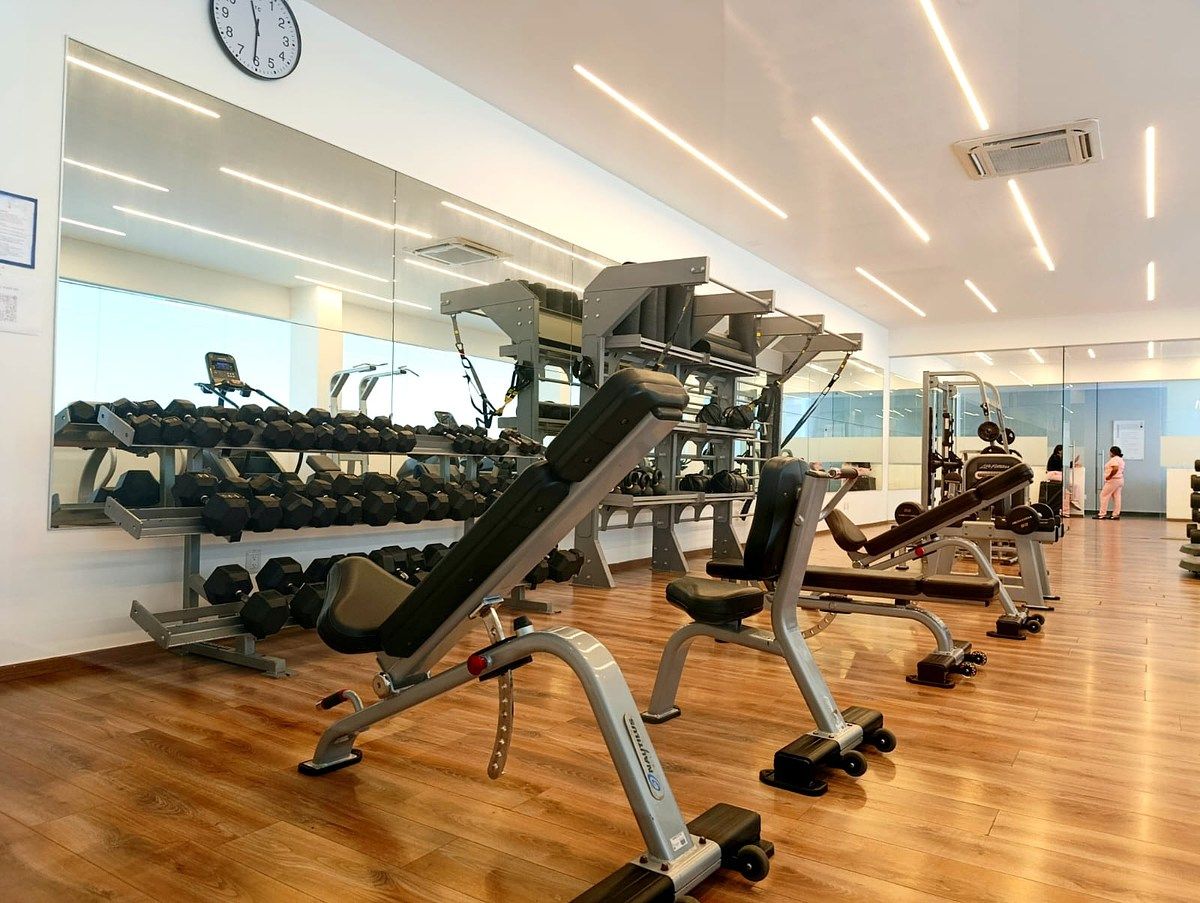 19 de 28: Gimnasio muy equipado