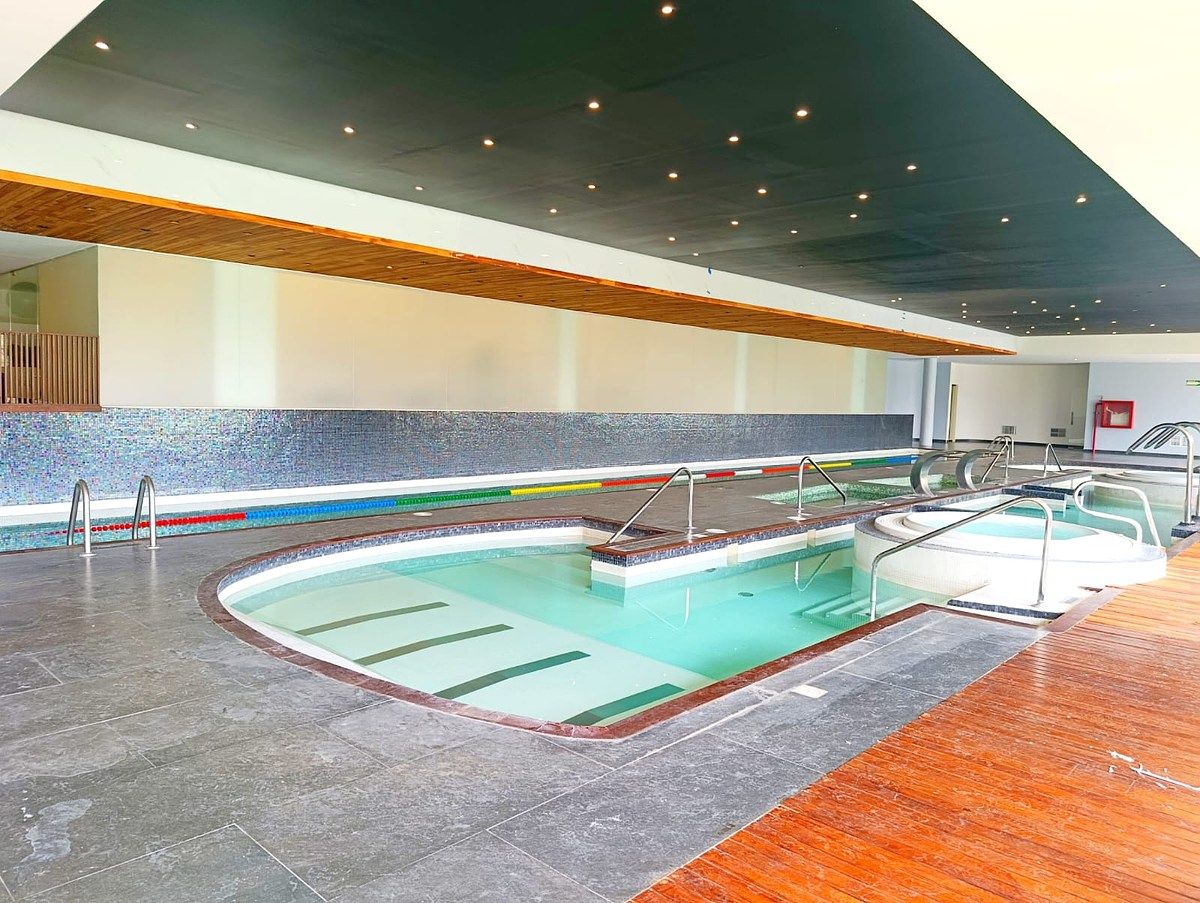 20 de 28: Carril de nado semiolímpico, hidromasaje