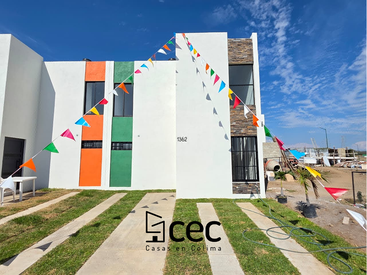 Casa en Venta, 2 Plantas, 3 Recámaras, 3 Baños Completos, Cochera para 2 Autos