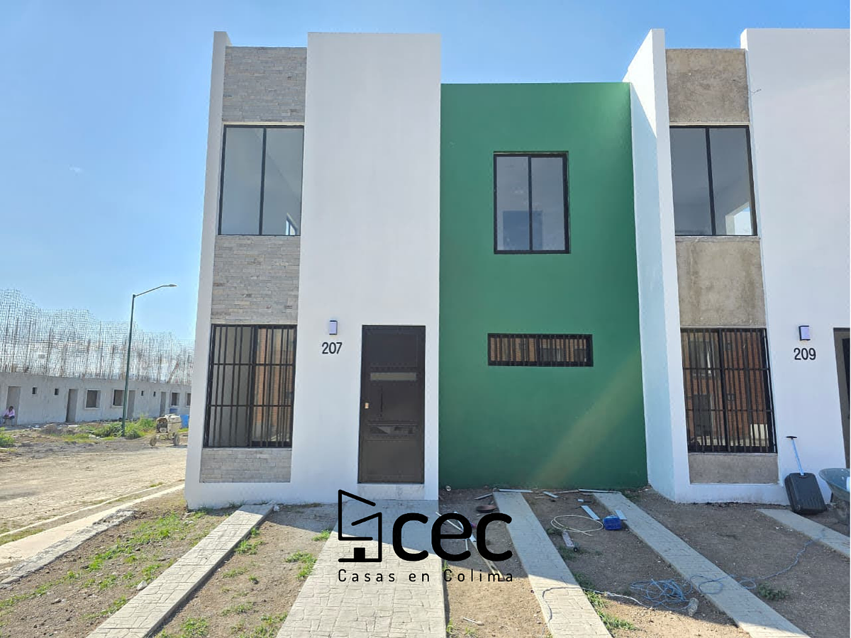 Casa de 2 Plantas, 3 Recámaras, 3 Baños, Cochera para 2 Autos