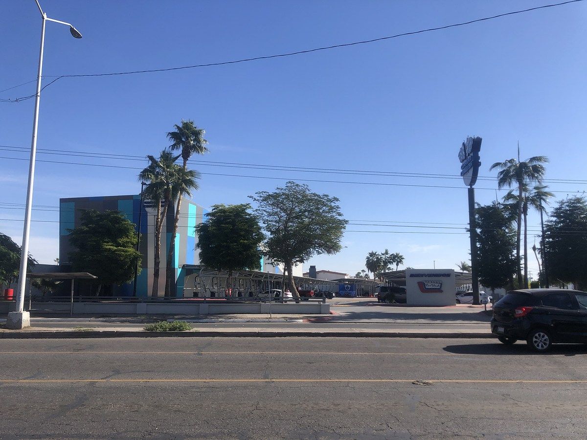 7 of 8: Vista Frontal