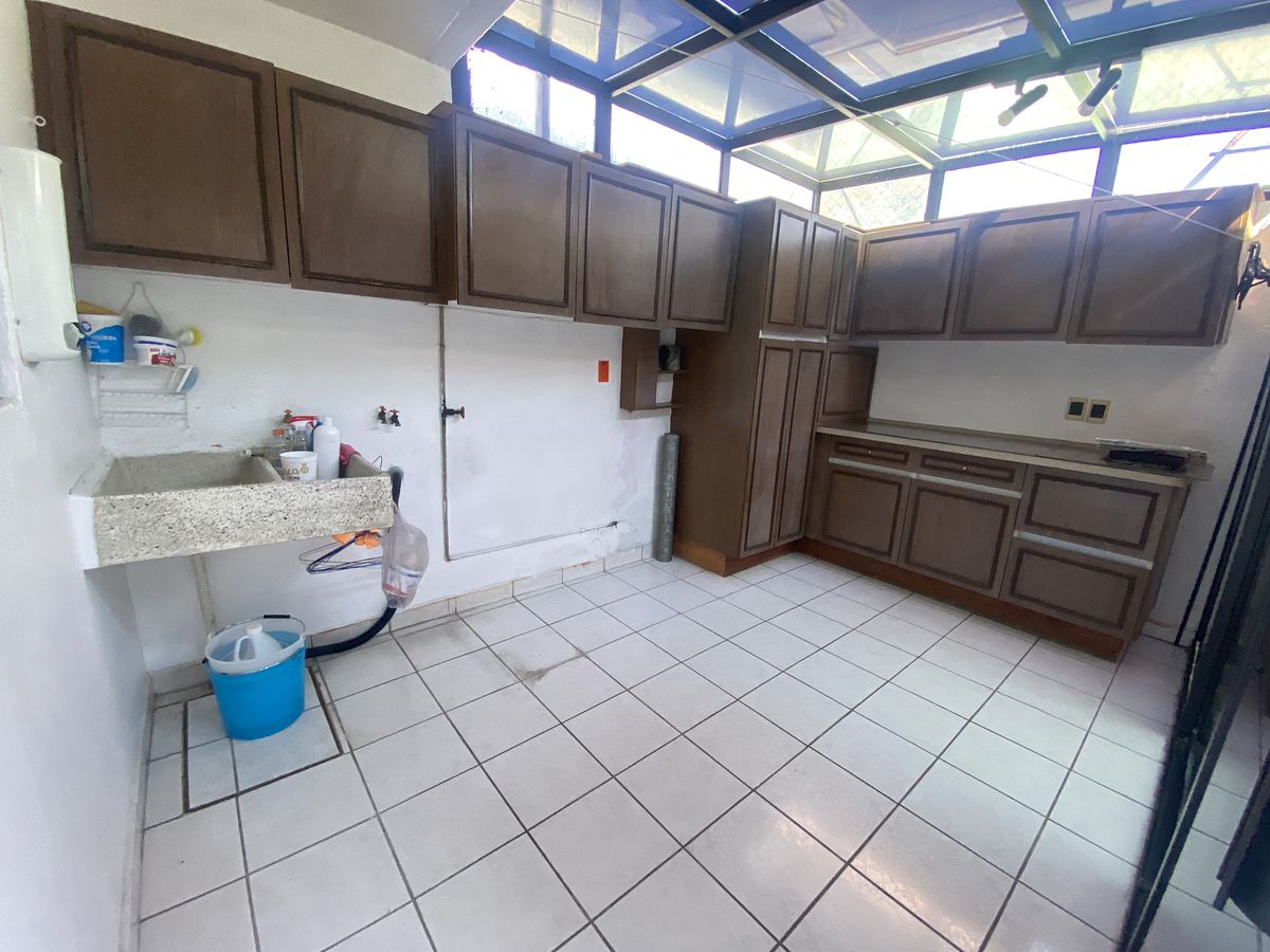 11 de 26: Area de lavado y alacena