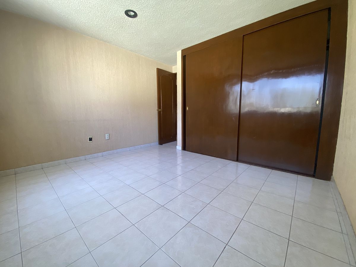 21 de 26: Recámara secundaria 2