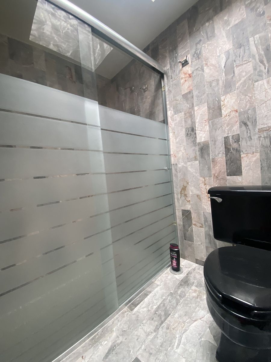 17 de 26: Recámara principal -  1er Baño completo