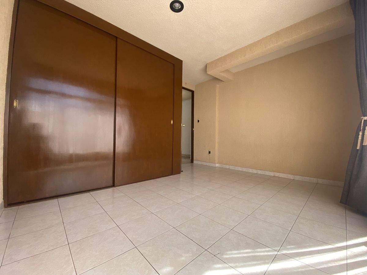 19 de 26: Recámara secundaria 1