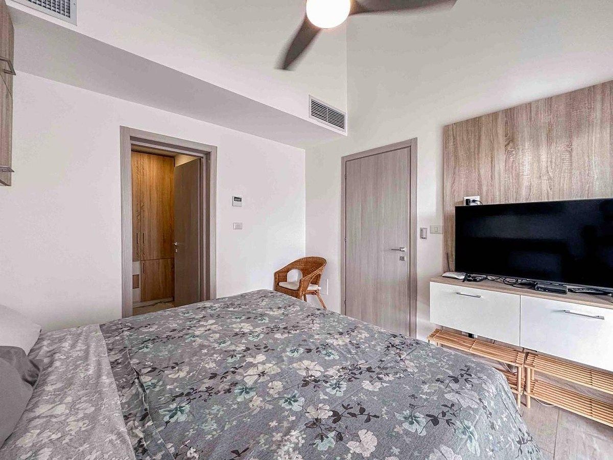 25 de 43: HABITACIÓN