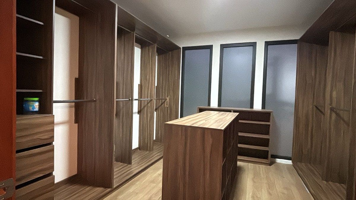 10 de 14: Vestidor recamara principal