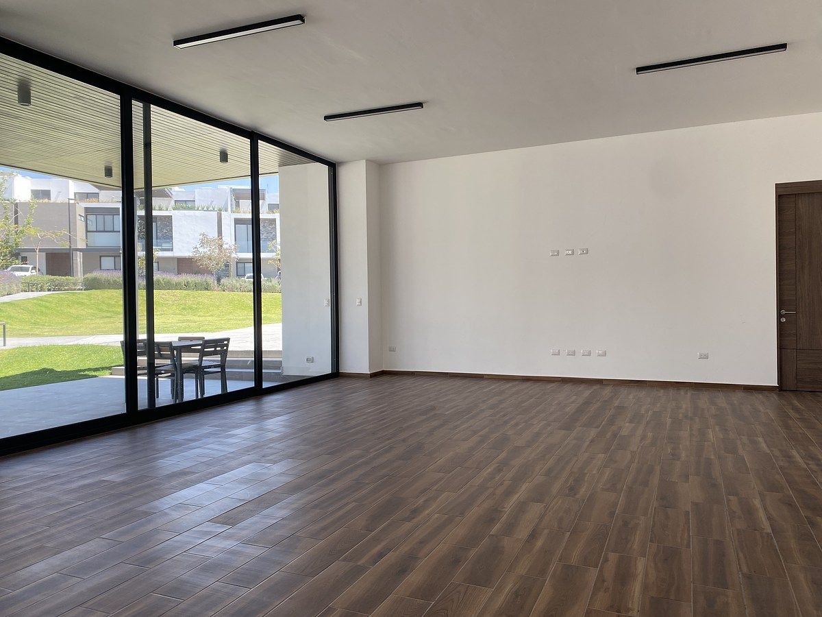 21 de 23: Salón de usos