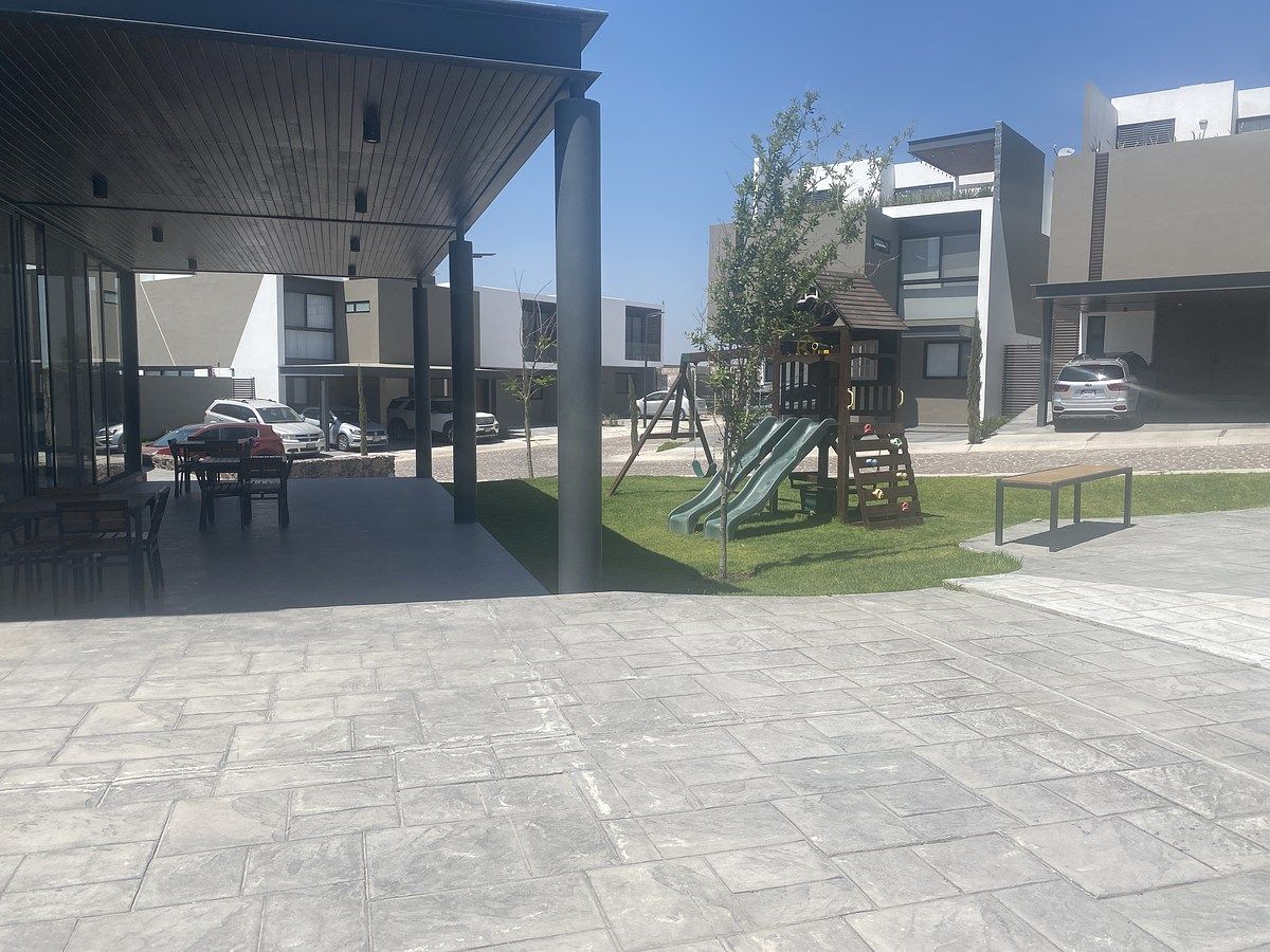 23 de 23: Terraza común y juego infantiles