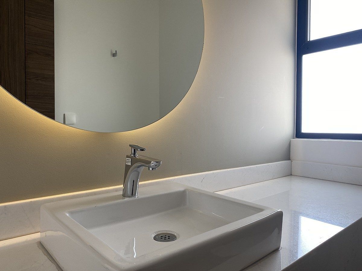 3 de 34: Baño de visitas