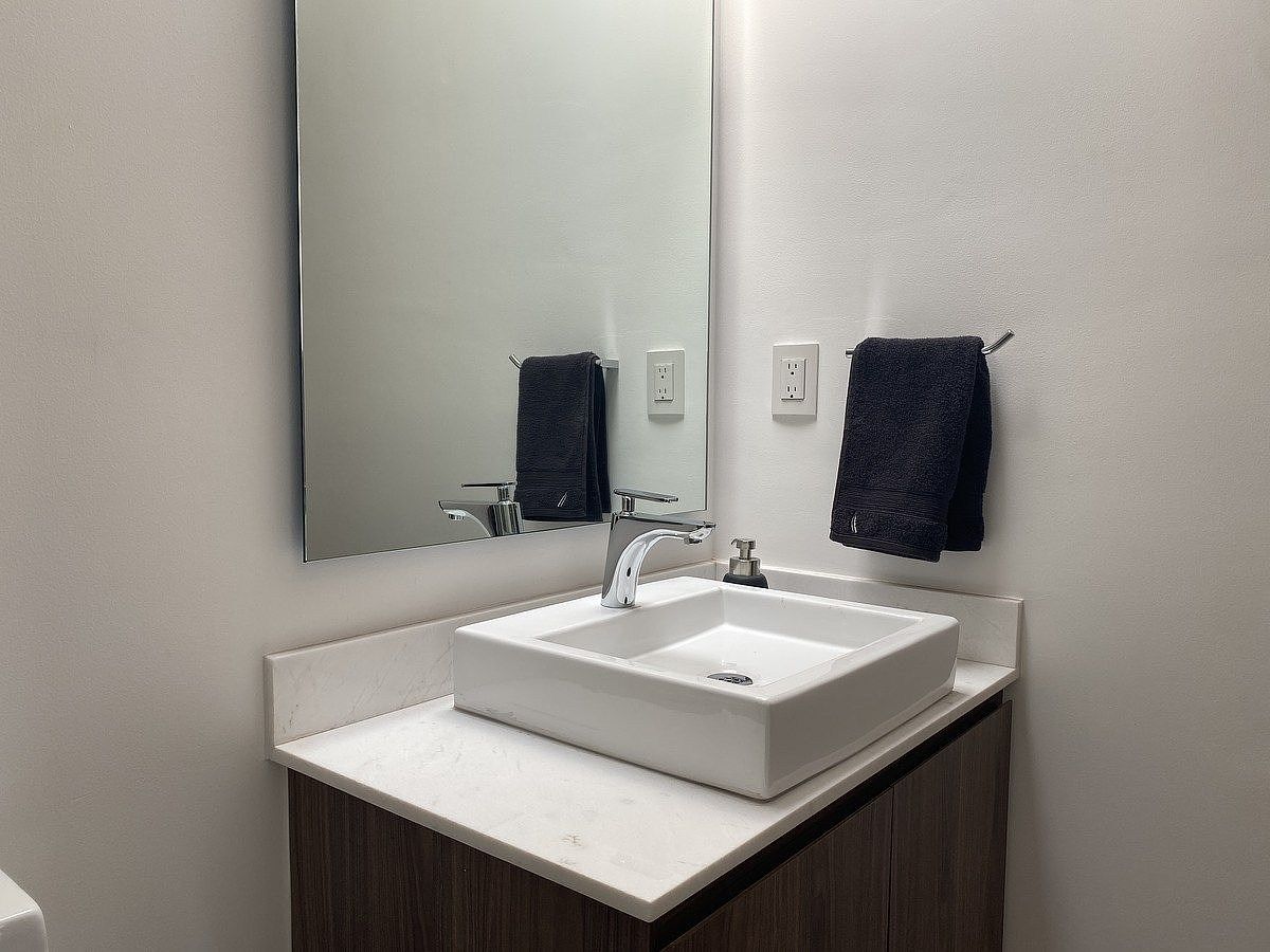 14 de 34: Baño completo en área social