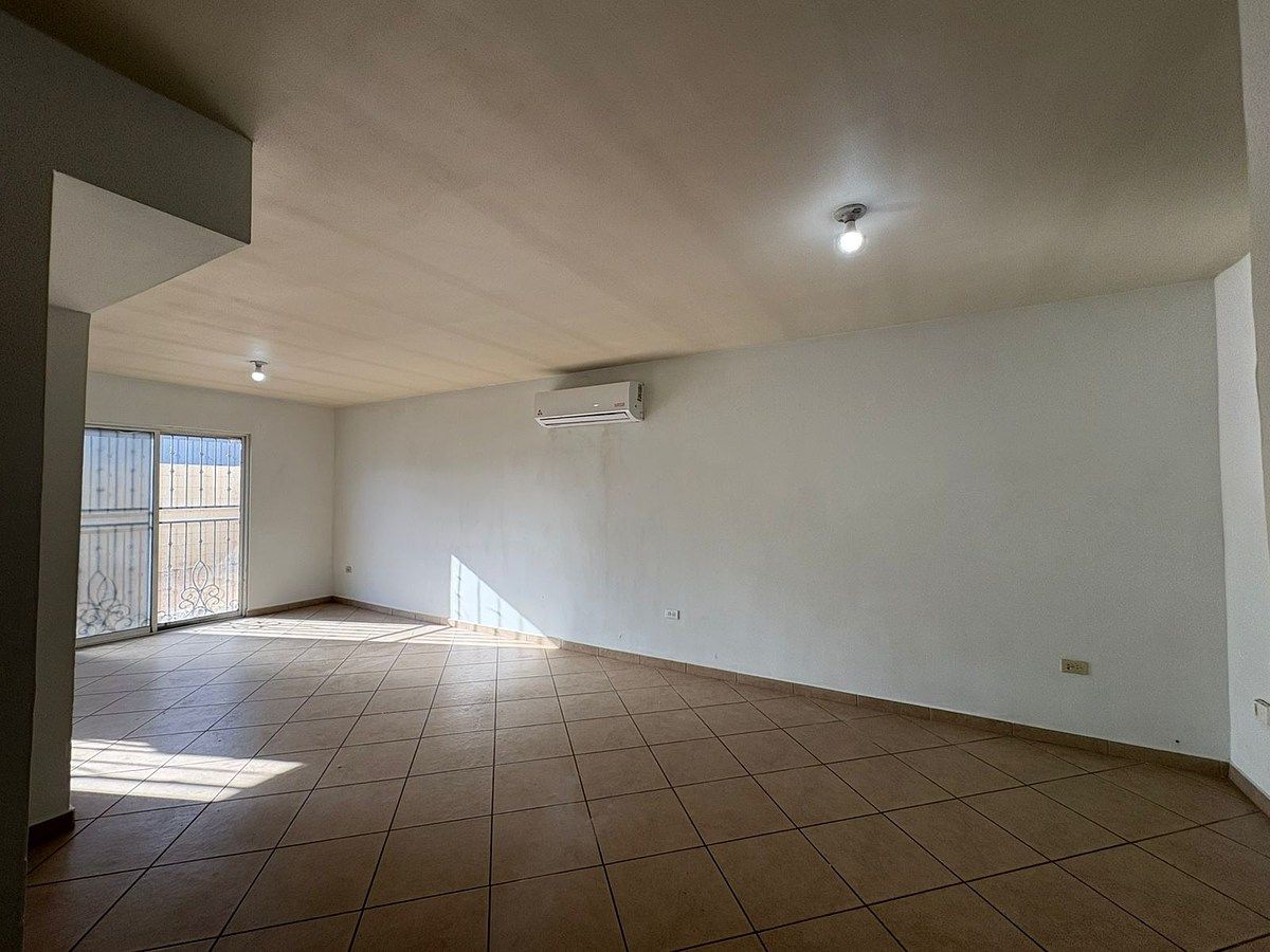 Casa en Villa Toledo, Mexicali, foto 5 de 19