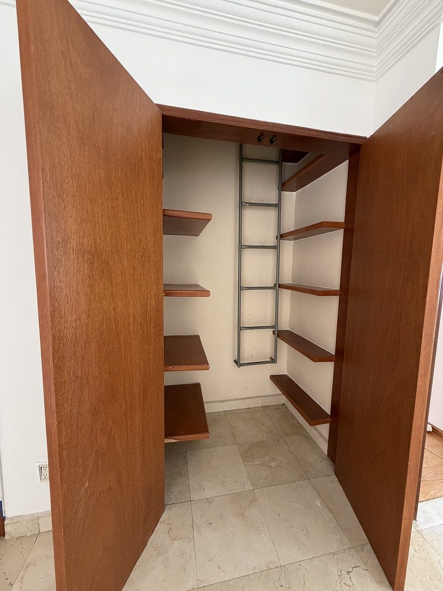 28 de 38: CLOSET BLANCOS