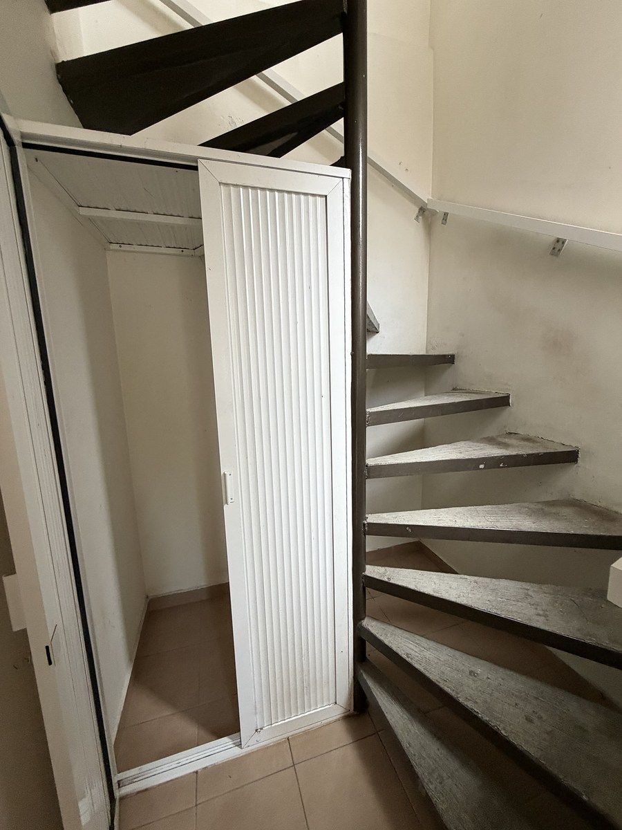 33 de 38: ESCALERAS SERV