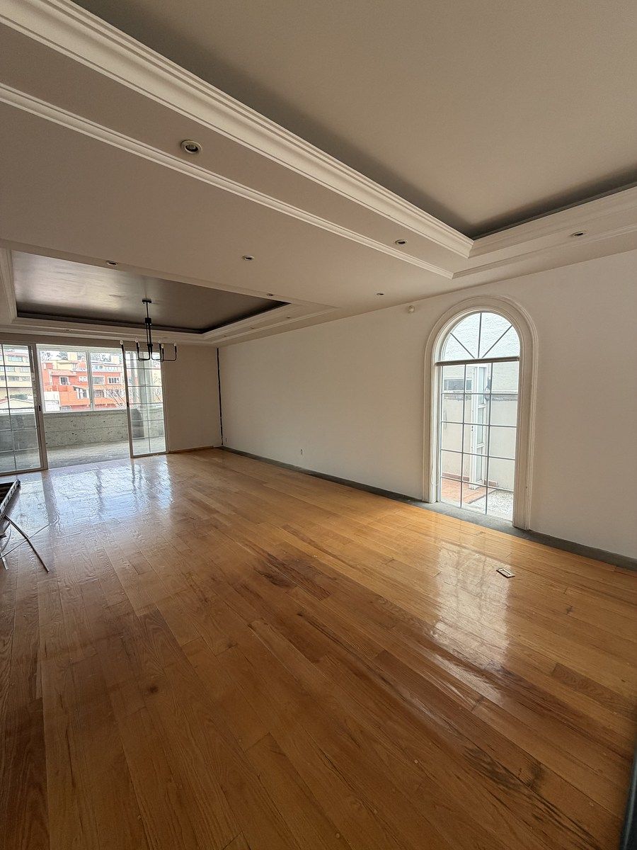 10 de 38: ESTANCIA CON SALIDA A TERRAZA