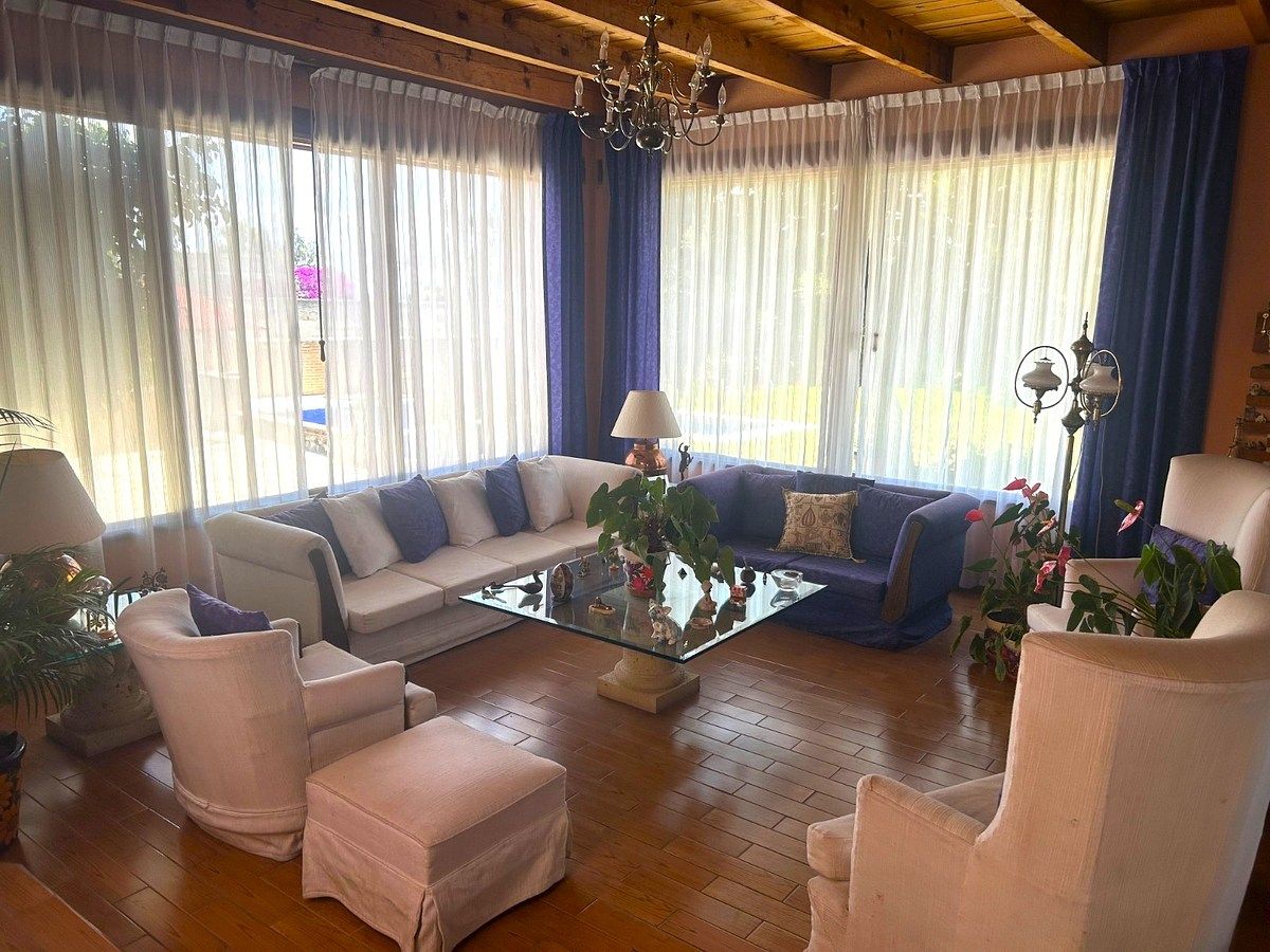 3 de 22: Estancia con luz natural.