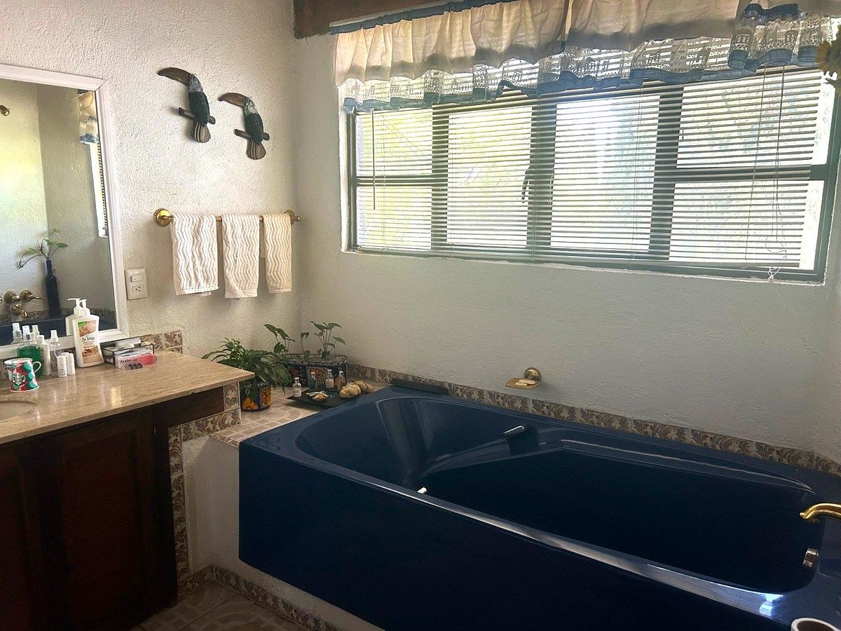 11 de 22: Baño con tina