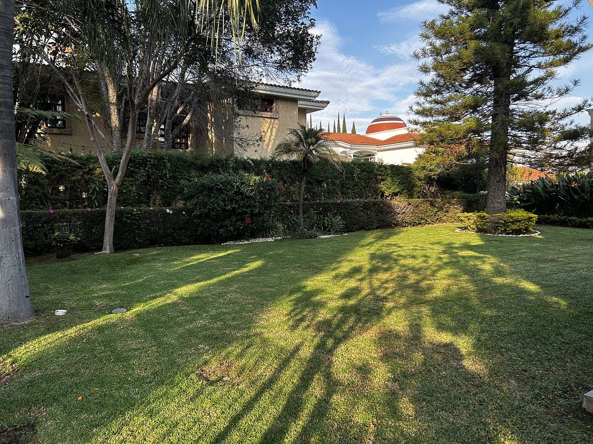 Foto 5 de Bugambilias , coto Azaleas, primera sección, con terraza y jardín grandes