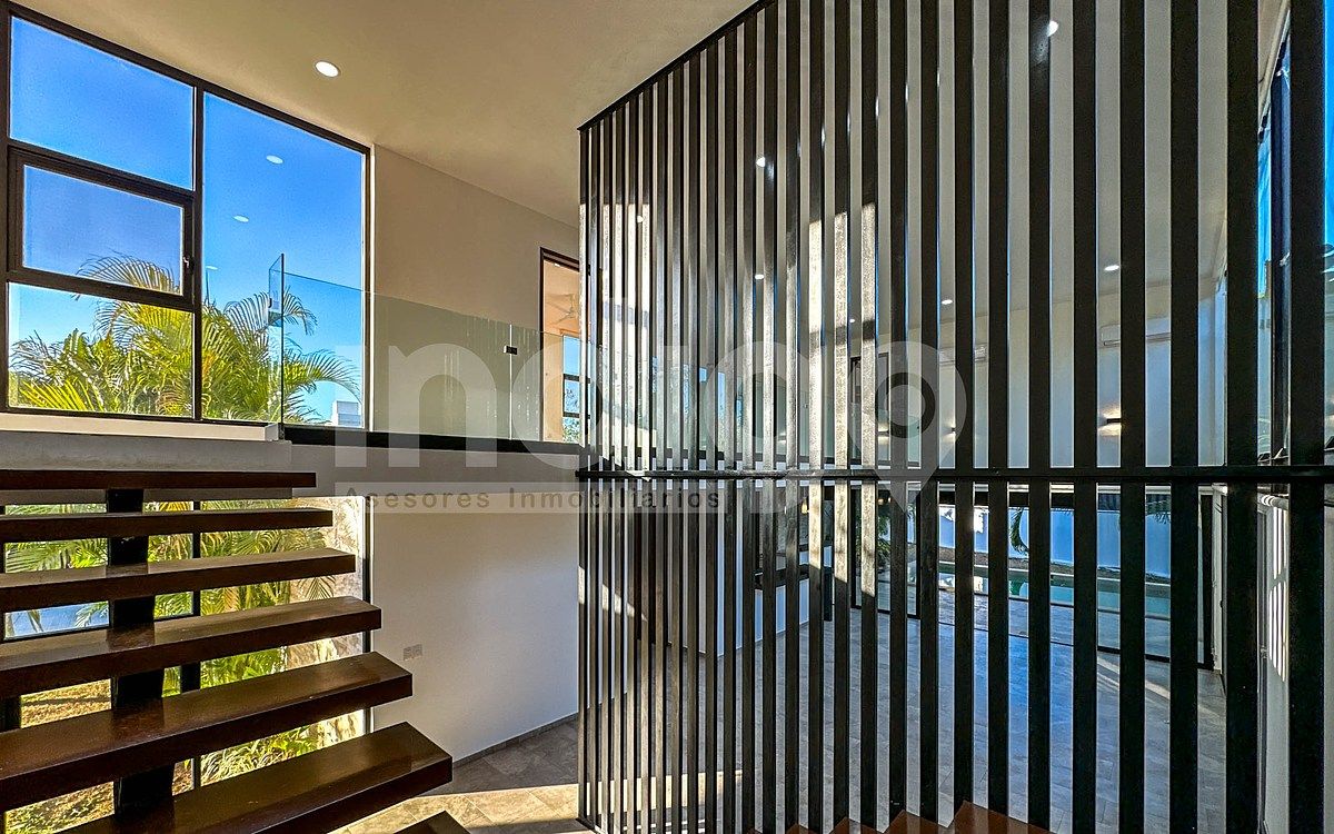 24 de 48: Escalera Planta Alta