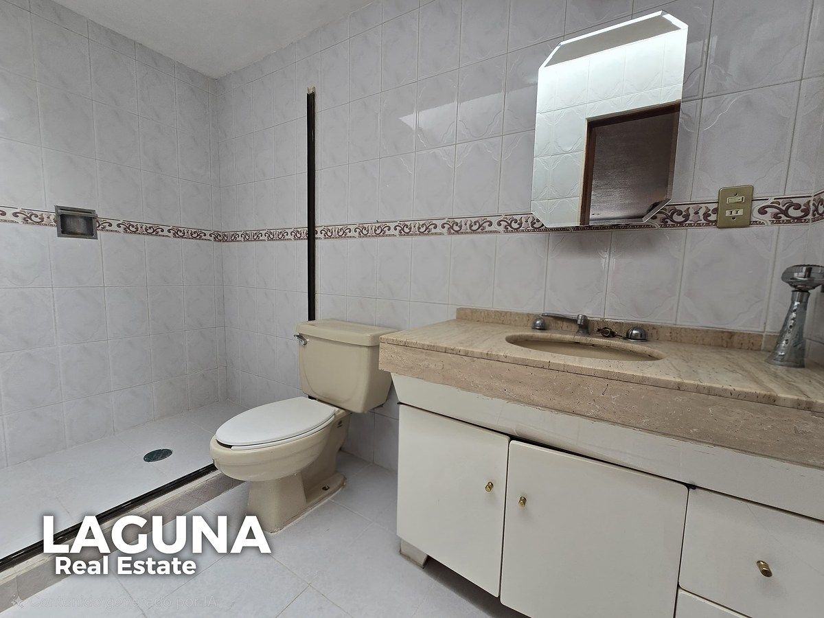 9 de 16: baño de recamara secundaria