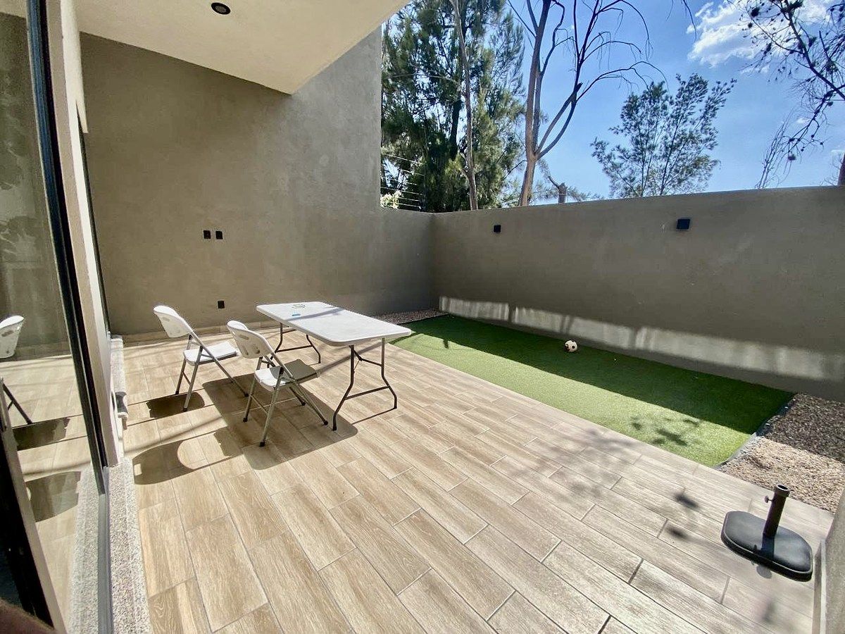 Venta de Casa en Lomas de Juriquilla, recámara en PB - foto 2