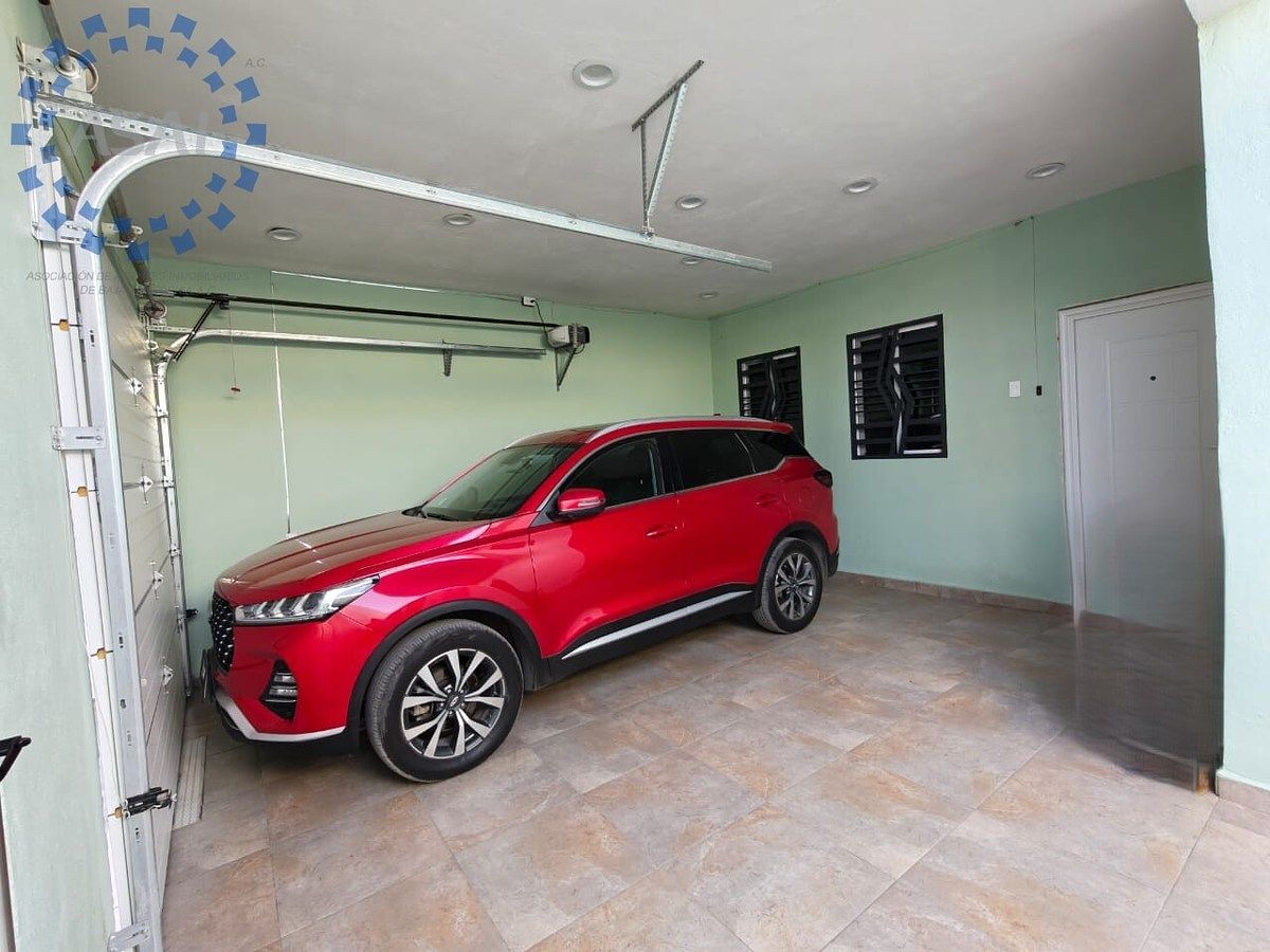 2 de 10: ESTACIONAMIENTO