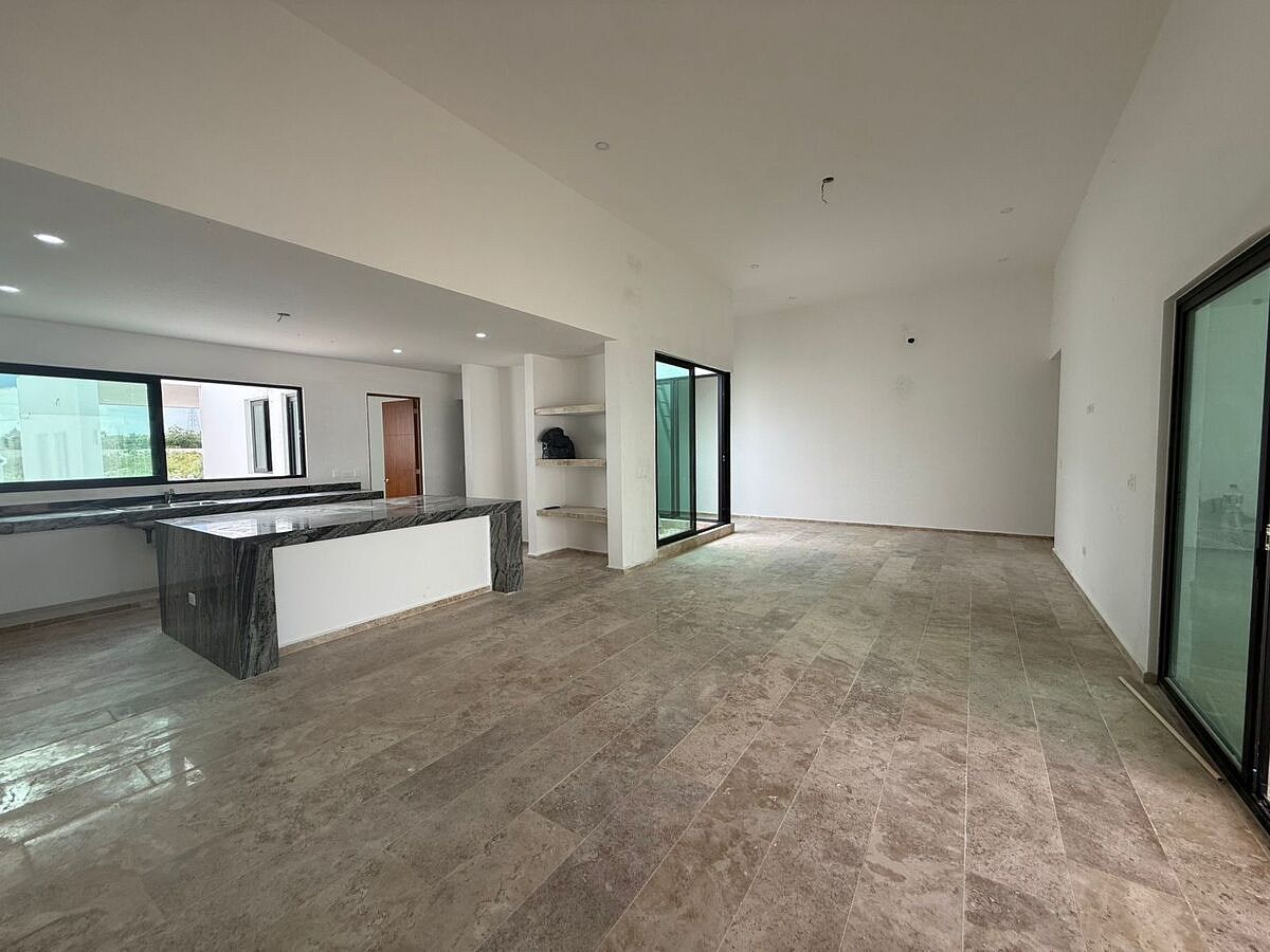 3 de 13: Área de sala comedor a doble altura