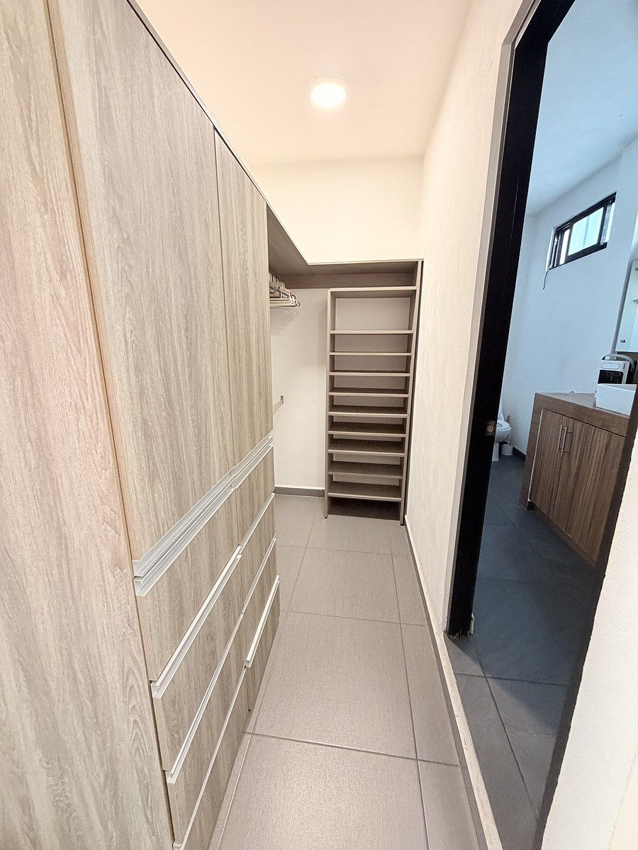 20 de 34: VESTIDOR MASTER ROOM 1