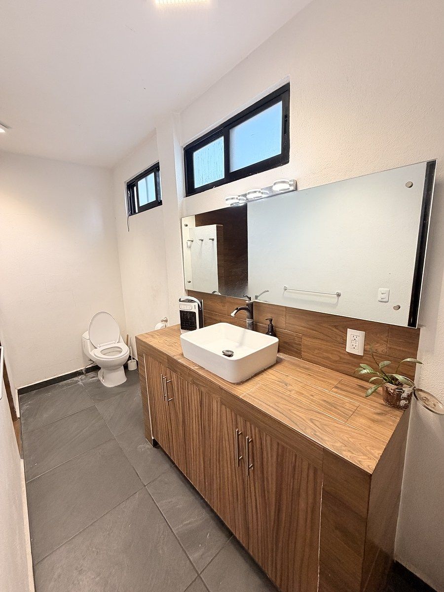 21 de 34: BAÑO MASTER ROOM 1