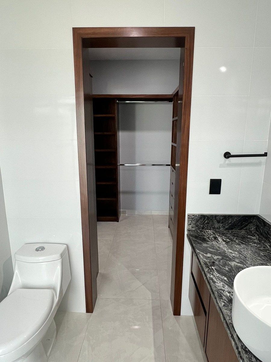10 de 21: BAÑO DE RECAMARA PRINCIPAL