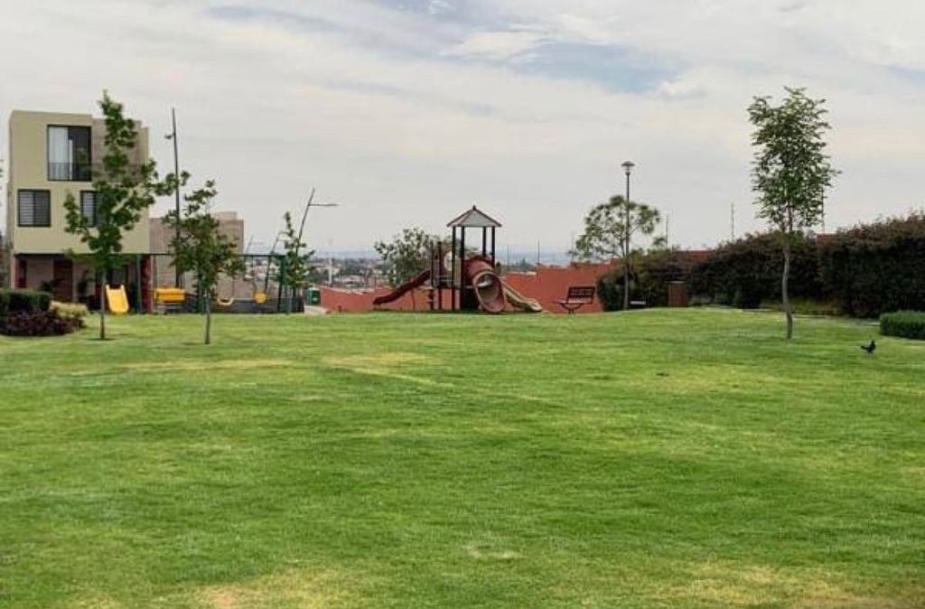 19 de 21: AREA DE JUAGOS INFANTILES