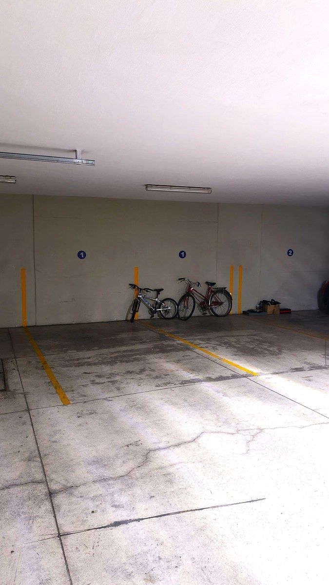 6 de 35: 2 estacionamientos