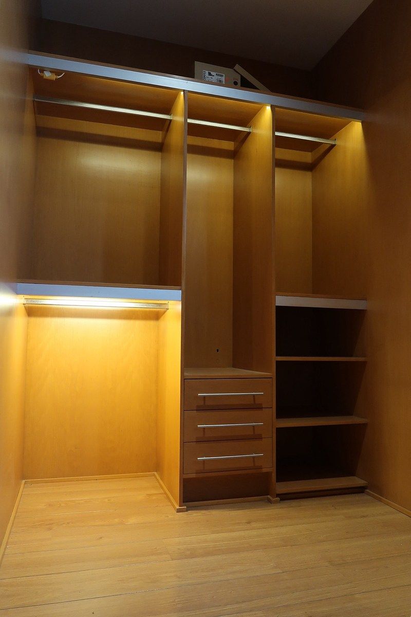 24 de 35: Vestidor 1