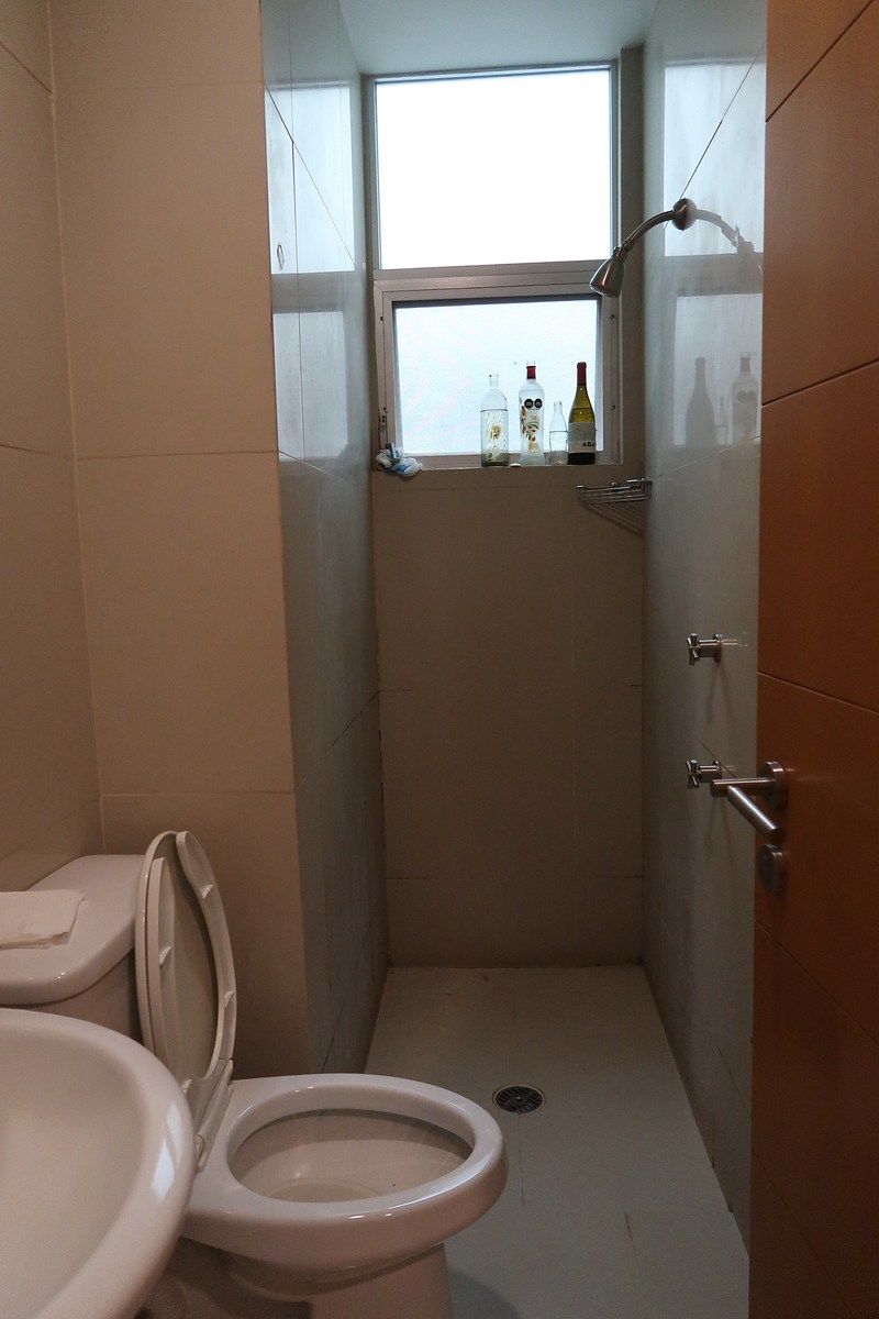 31 de 35: Baño de servicio