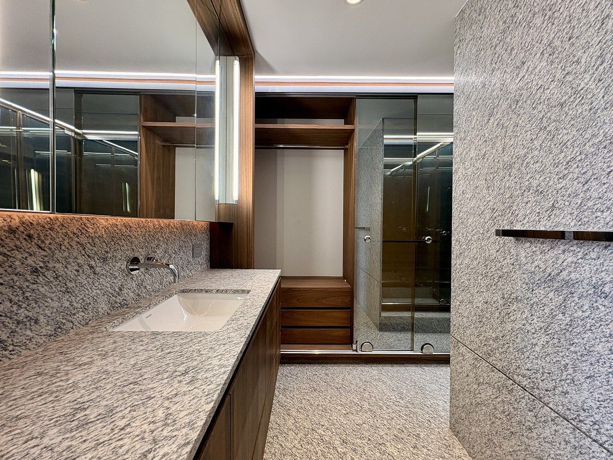 13 de 41: Baño con vestidor