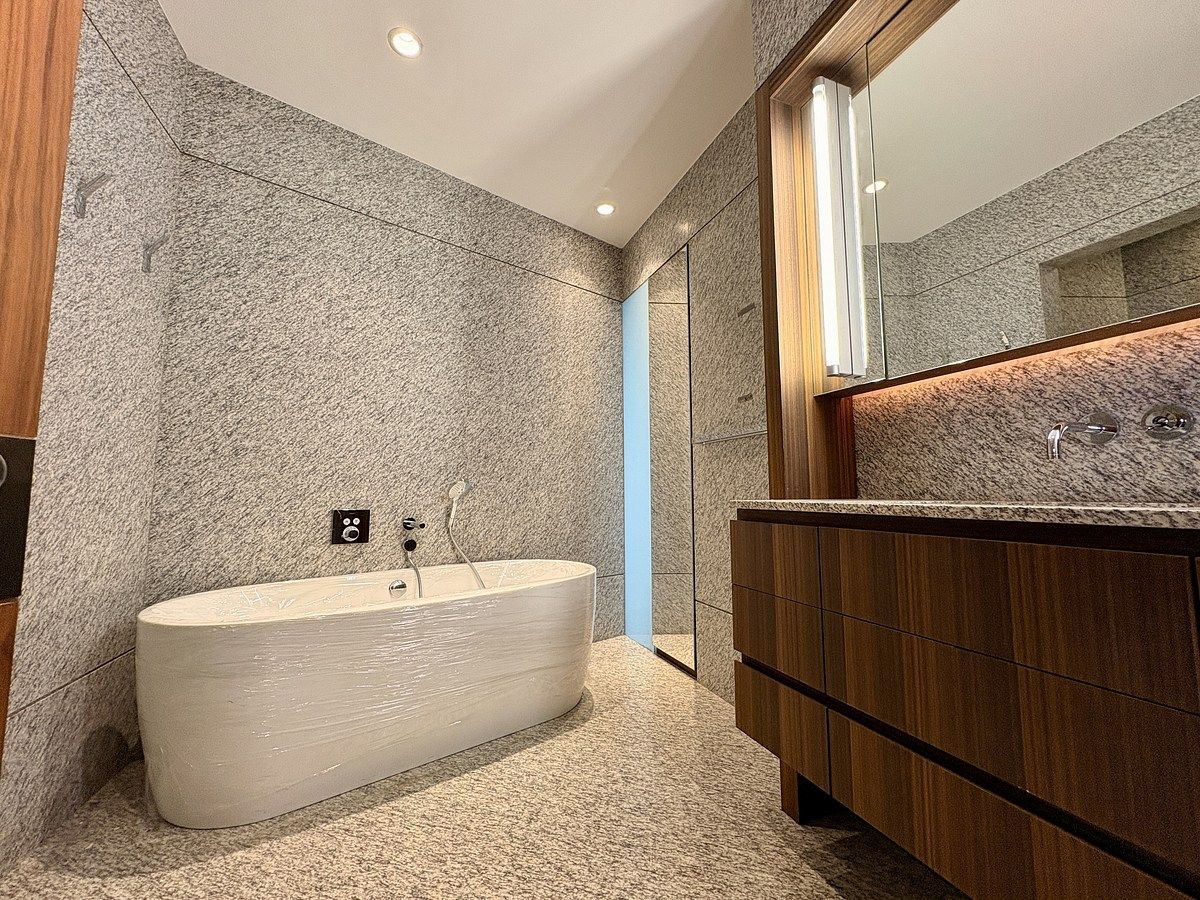 16 de 41: Baño principal con tina