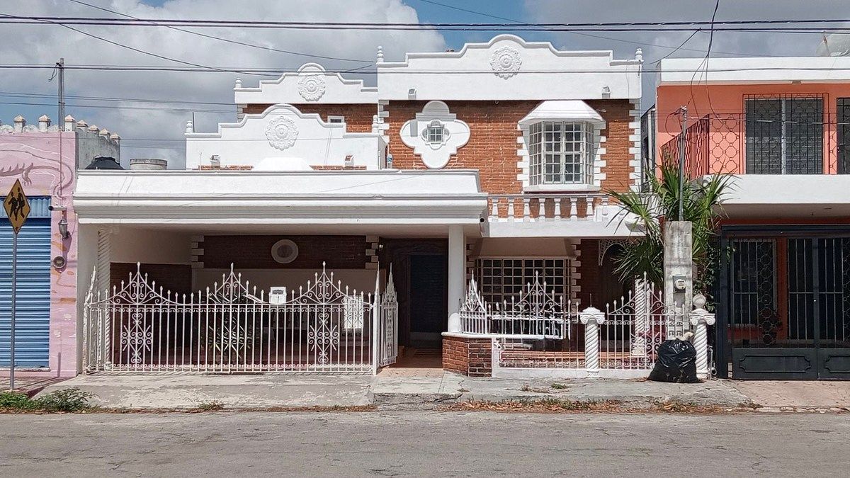 1 de 16: FACHADA PRINCIPAL.