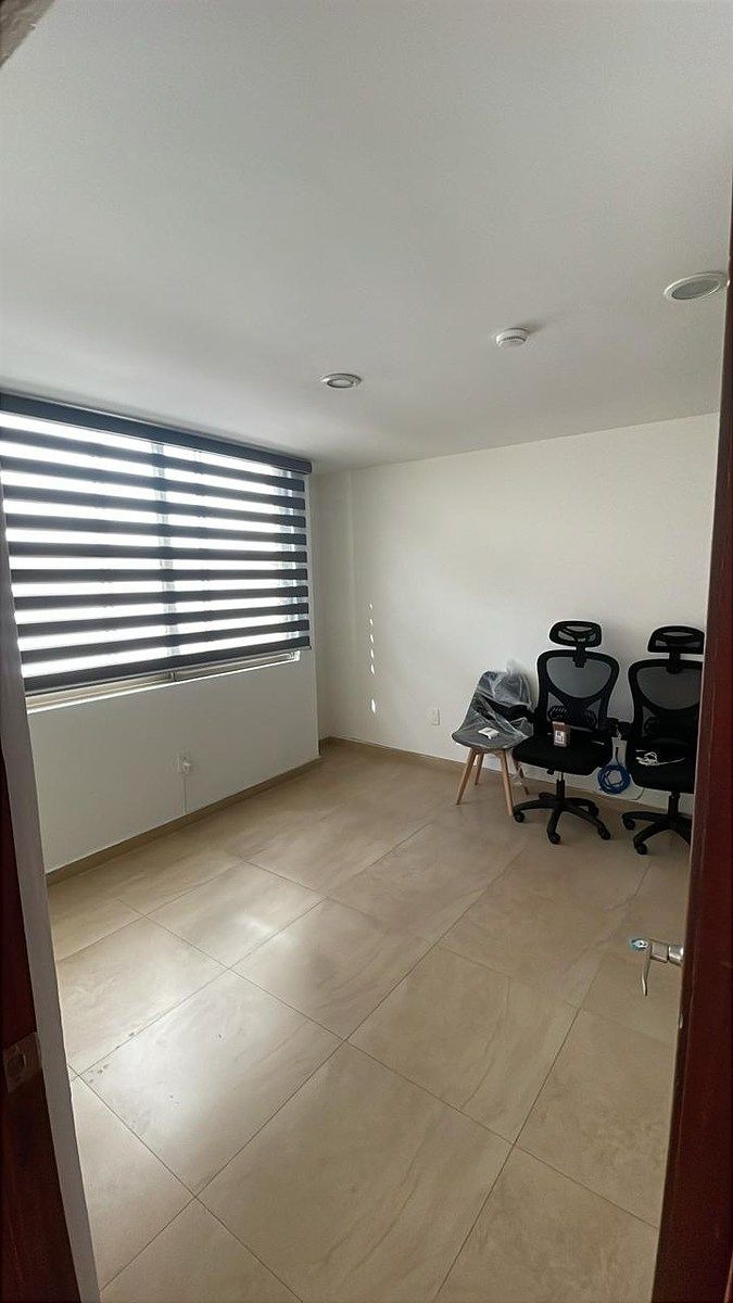 2 de 9: Oficina planta baja