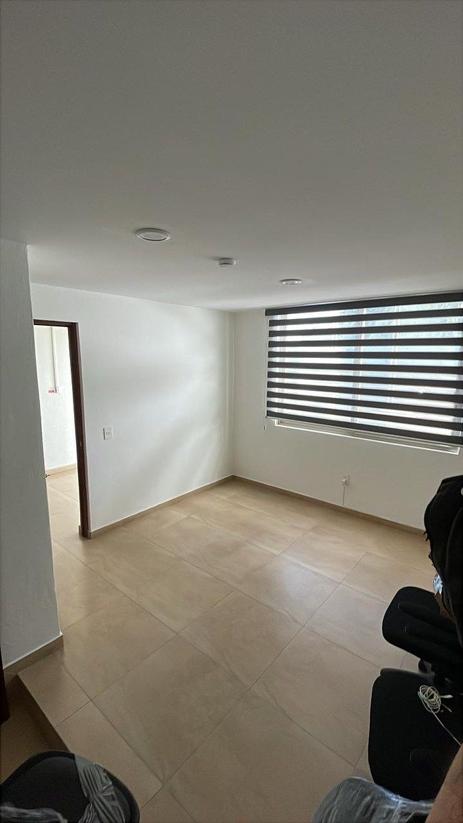 3 de 9: Oficina planta baja