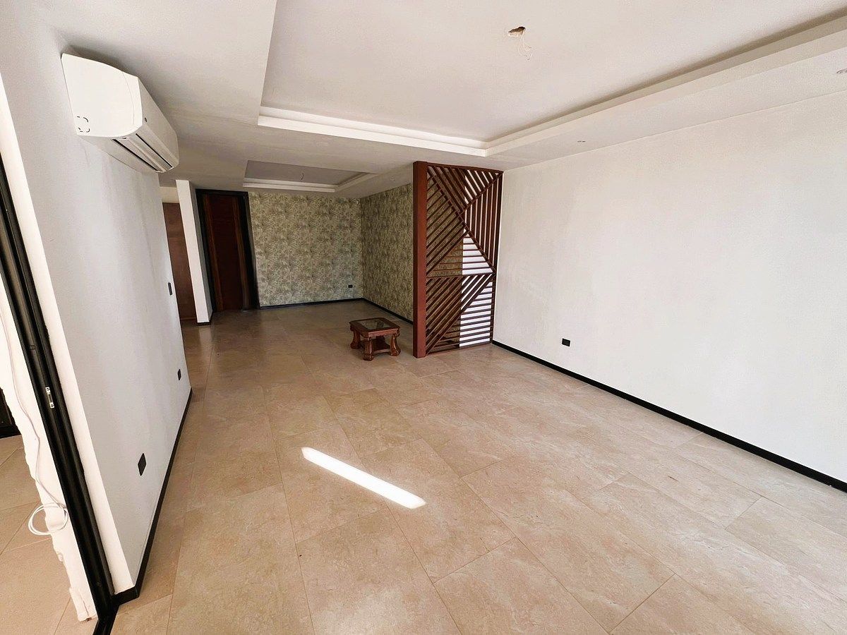 13 of 45: Sala toma 2