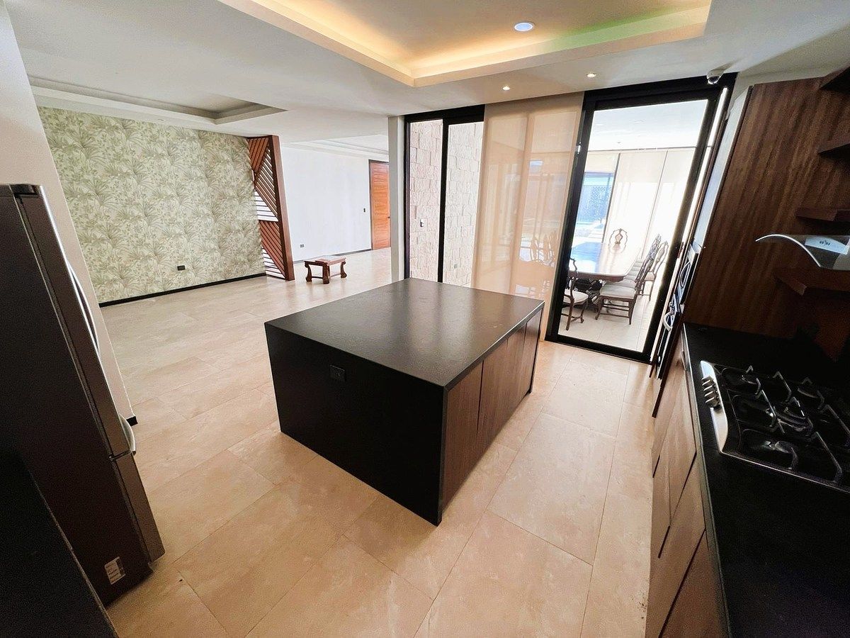 18 of 45: Cocina / ante comedor