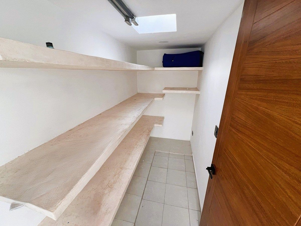 19 of 45: Cuarto Alacena