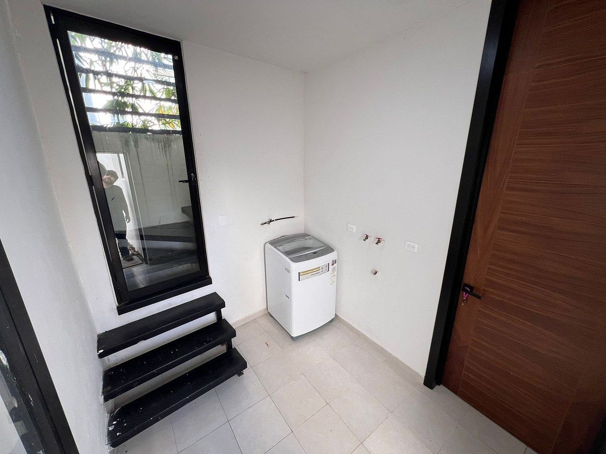 38 of 45: Cuarto de Lavado